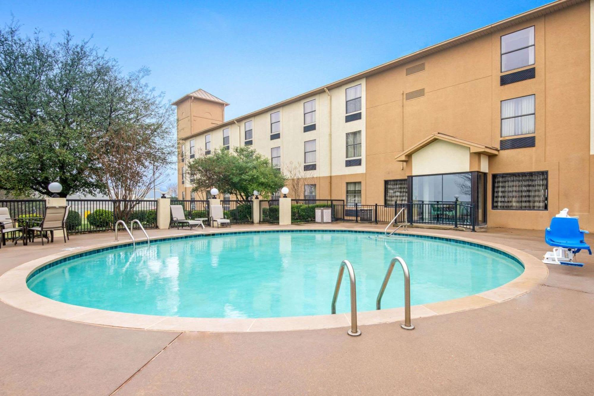 La Quinta By Wyndham Denison - North Lake Texoma Экстерьер фото